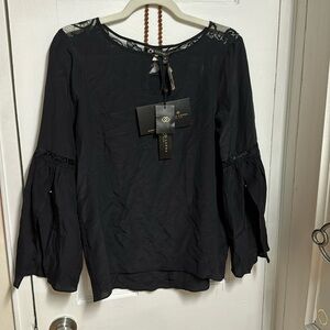 dora landa xs nwt black flowy top with bell sleeves